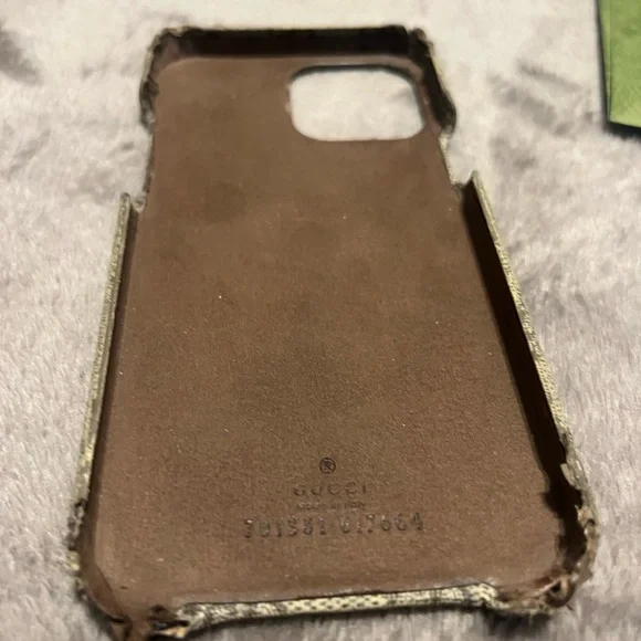 AUTHENTIC GUCCI PHONE CASE (IPHONE 13 PRO MAX) - Picture 8 of 12
